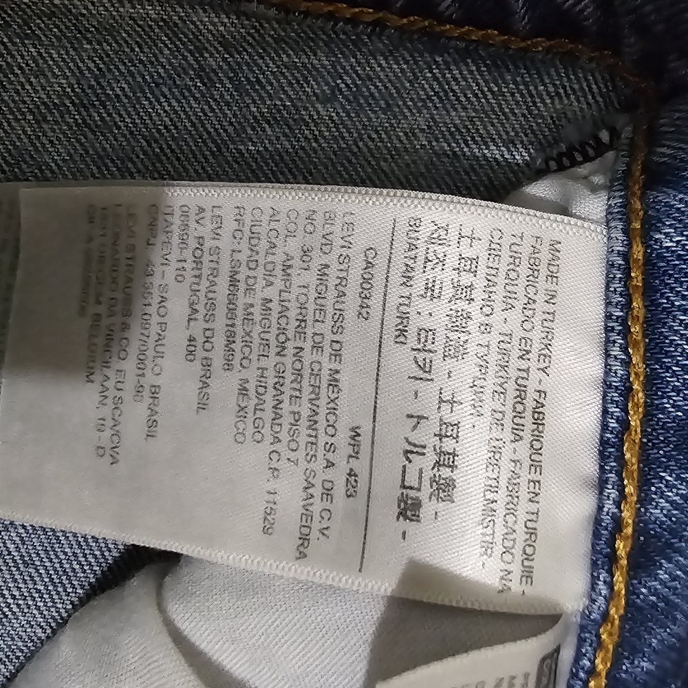 Levi's Ribcage Straight Jeans in Classic Blue - Picture 12 of 13